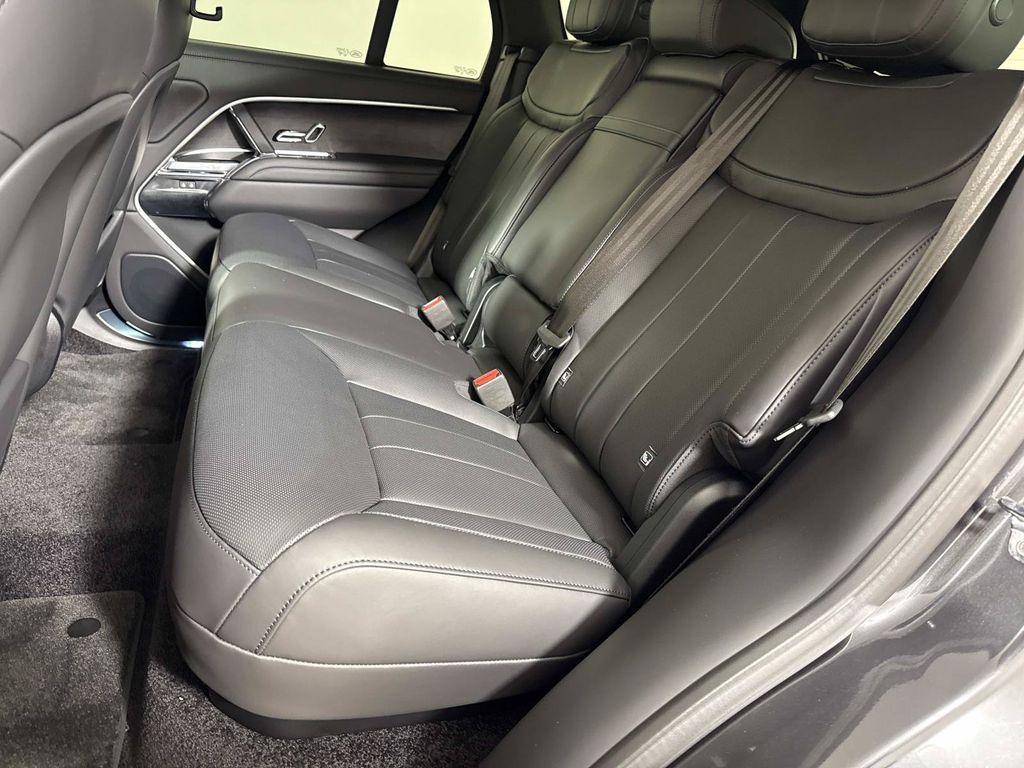 2026 Land Rover Range Rover SE - Photo 14