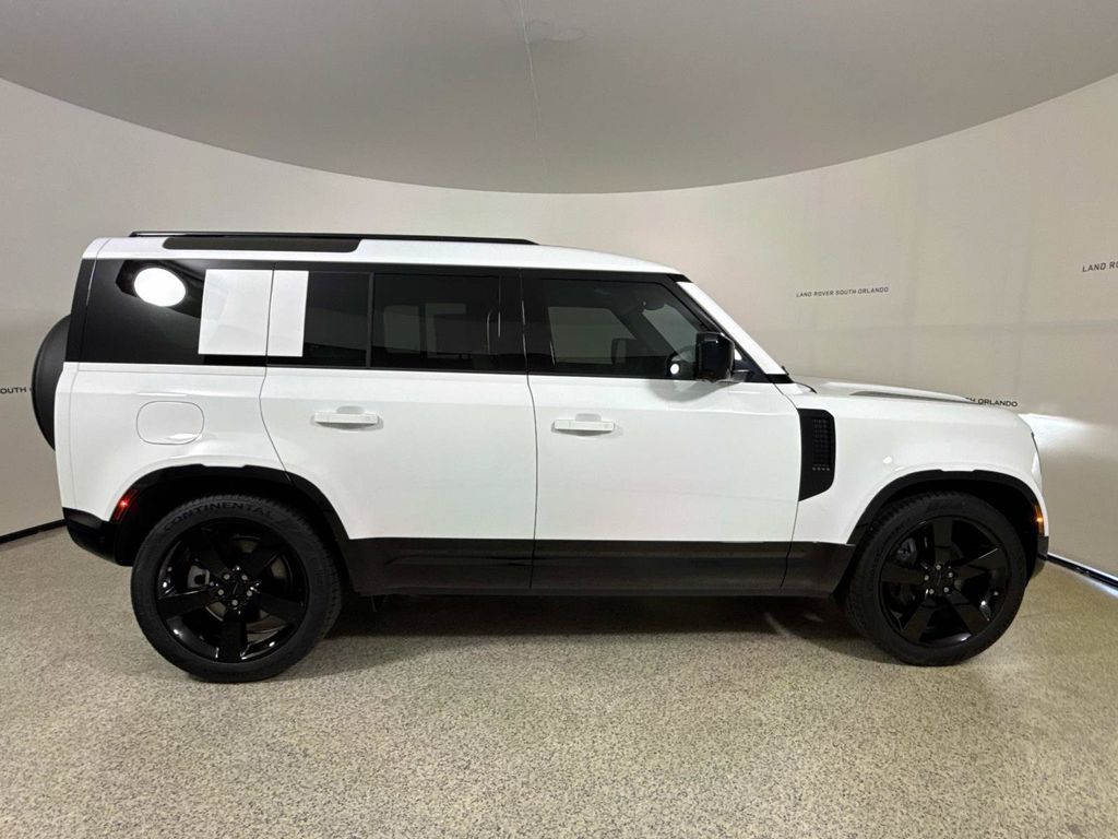 2026 Land Rover Defender X-Dynamic SE - Photo 12