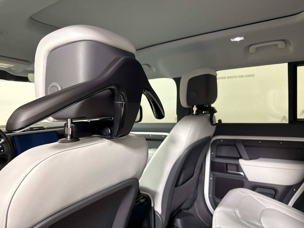 2026 Land Rover Defender X-Dynamic SE - Photo 23