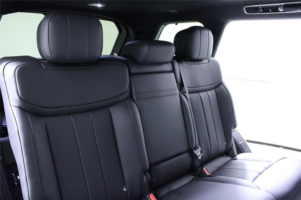 2026 Land Rover Range Rover SE - Photo 12