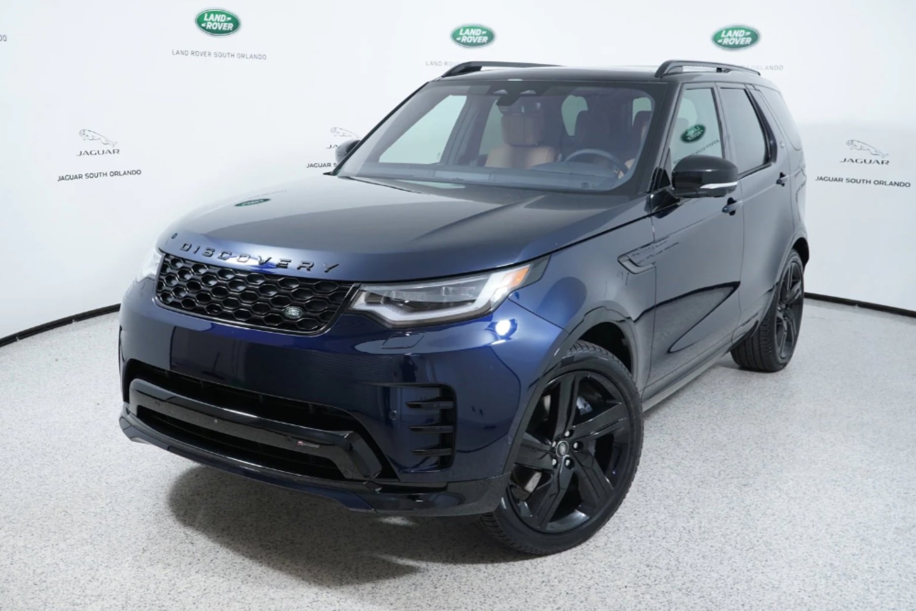 Land Rover Discovery SUV - dealer logo