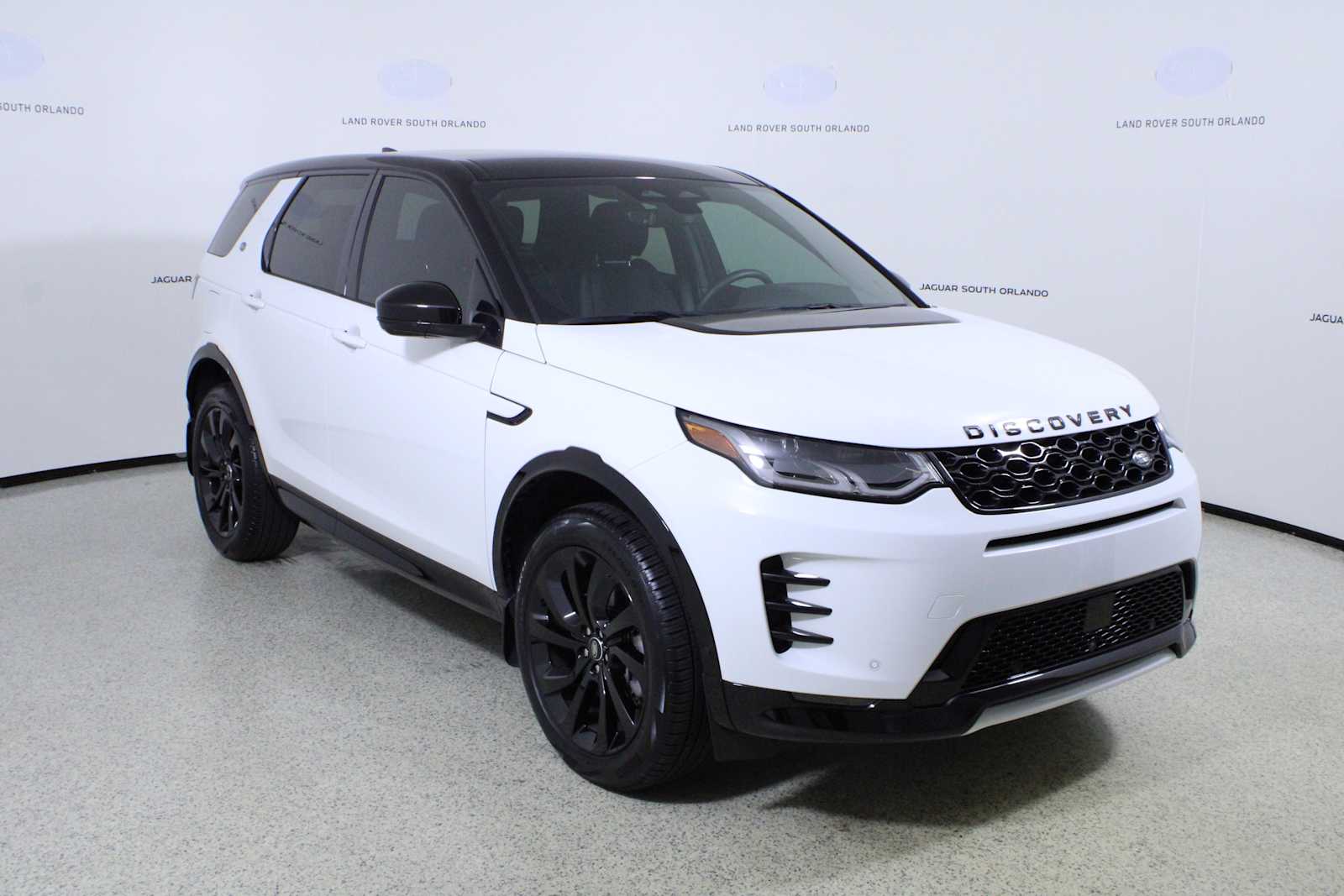 2025 Land Rover Discovery Sport Dynamic SE photo 2