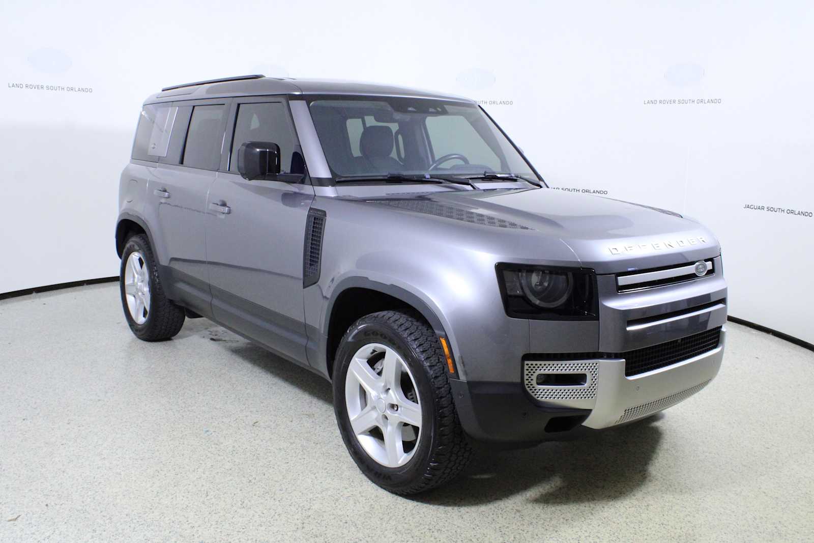 2022 Land Rover Defender SE 110 photo 3