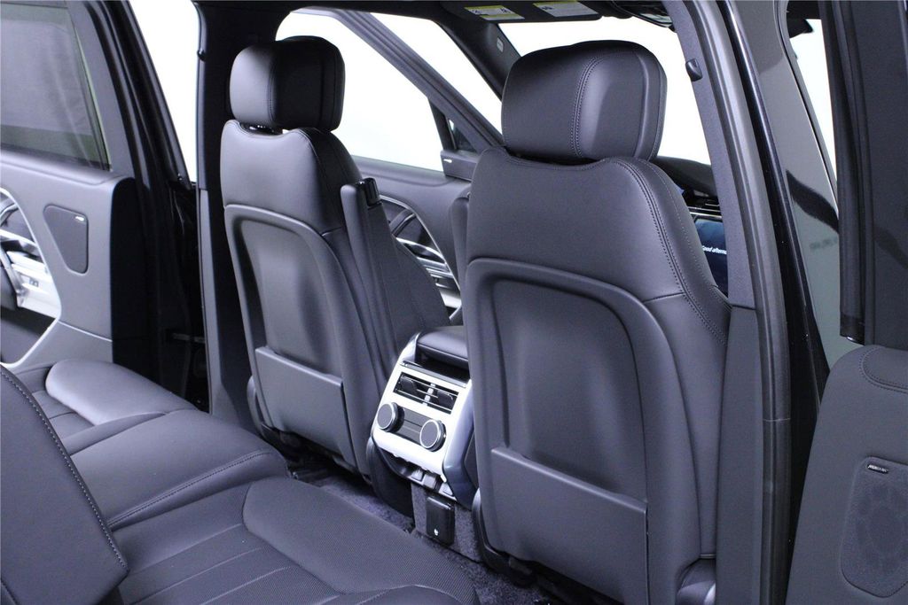 2026 Land Rover Range Rover SE - Photo 11