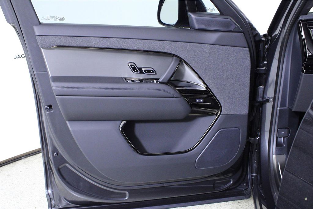 2026 Land Rover Range Rover Sport SE - Photo 15