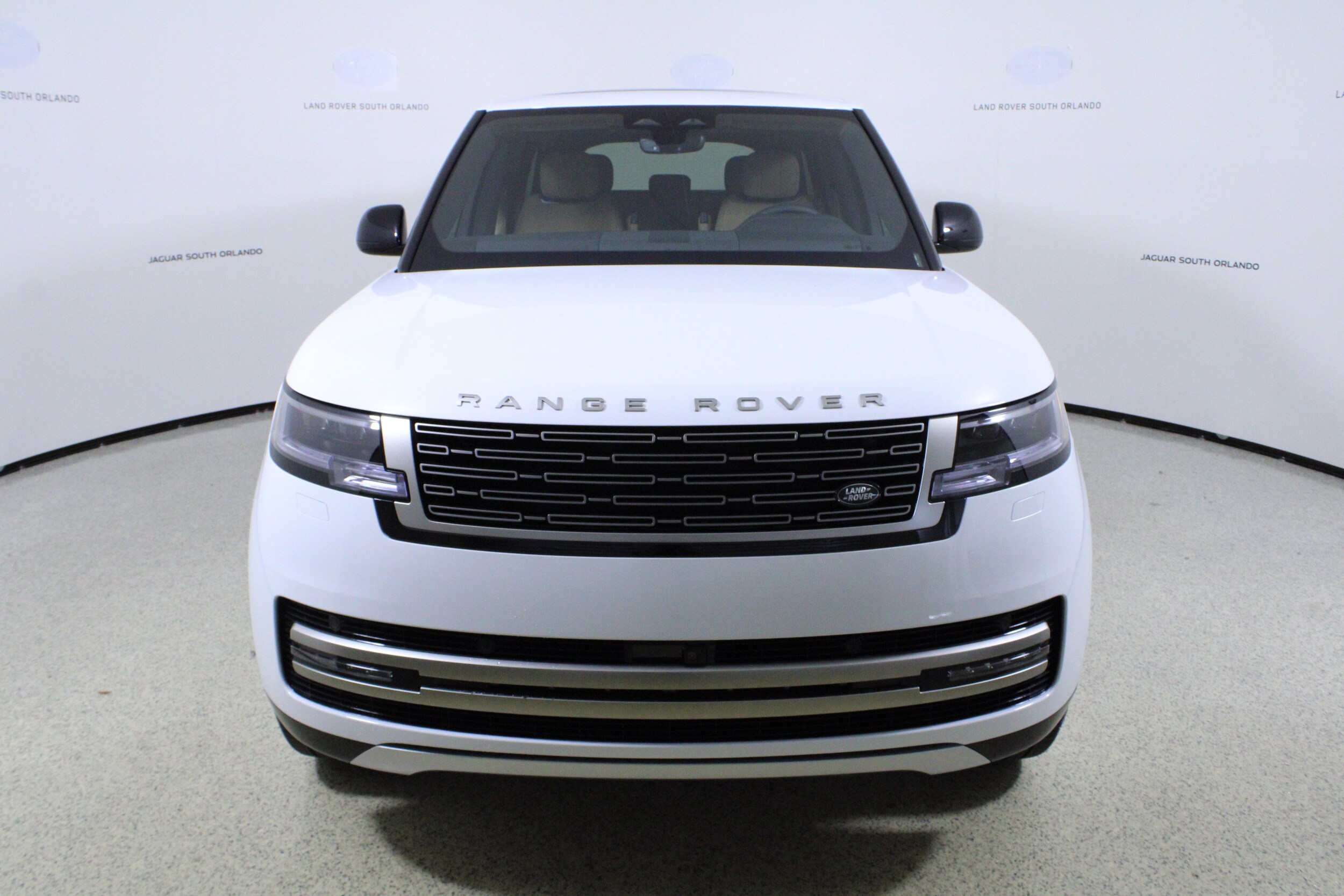 2025 Land Rover Range Rover SE photo 2
