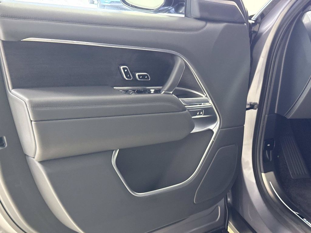 2026 Land Rover Range Rover SE - Photo 17