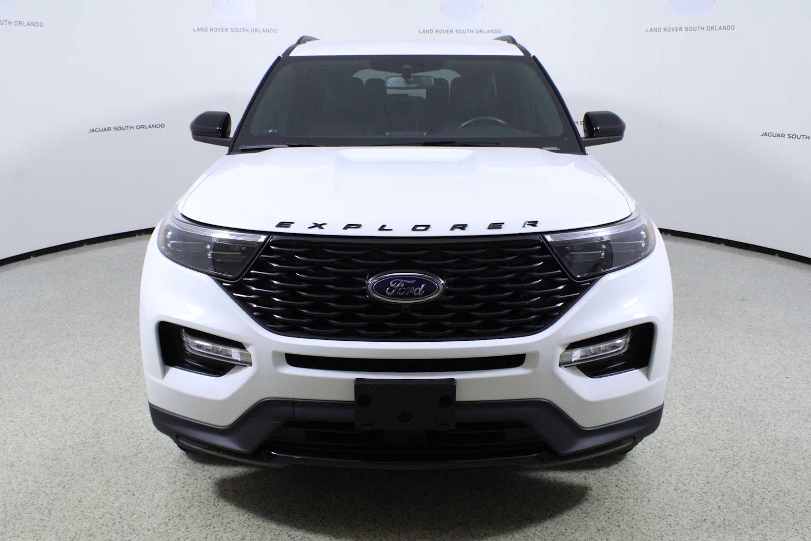 2023 Ford Explorer ST-Line photo 2