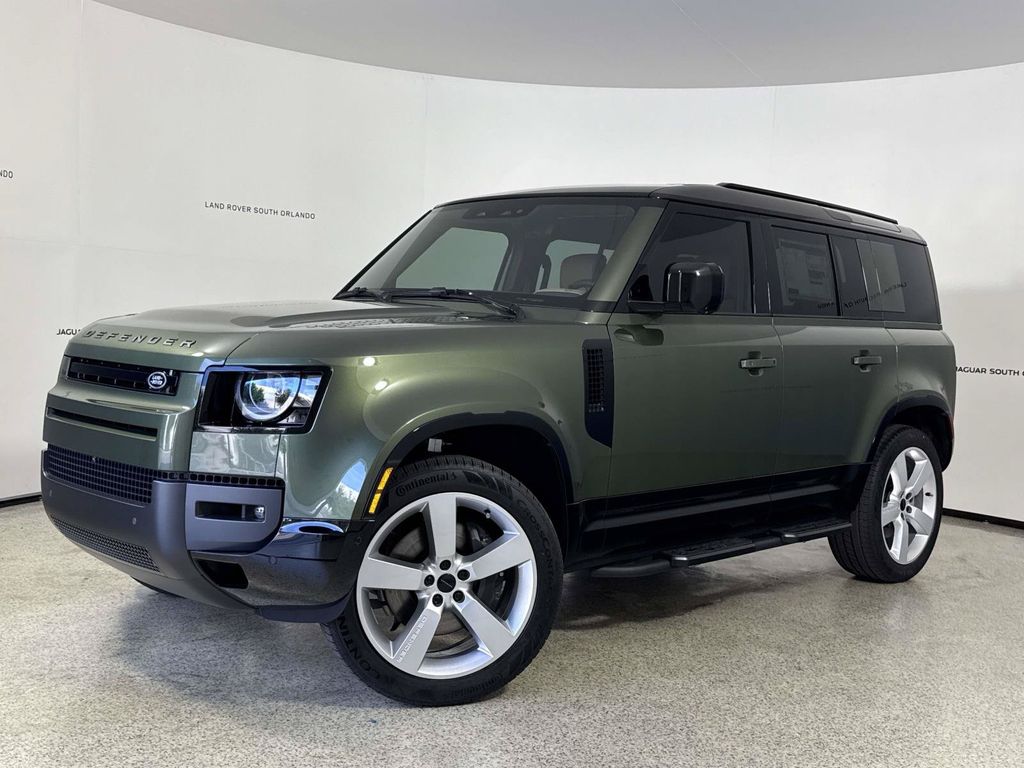 2026 Land Rover Defender X-Dynamic SE | CarEdge | CarEdge