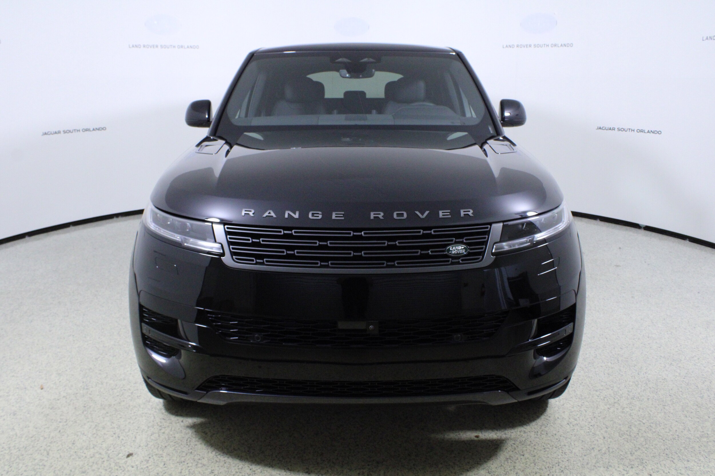 2025 Land Rover Range Rover SE photo 2
