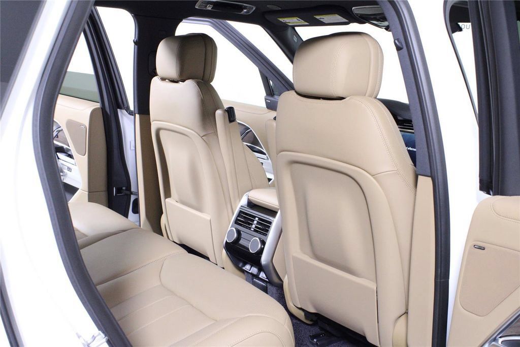 2026 Land Rover Range Rover SE - Photo 11