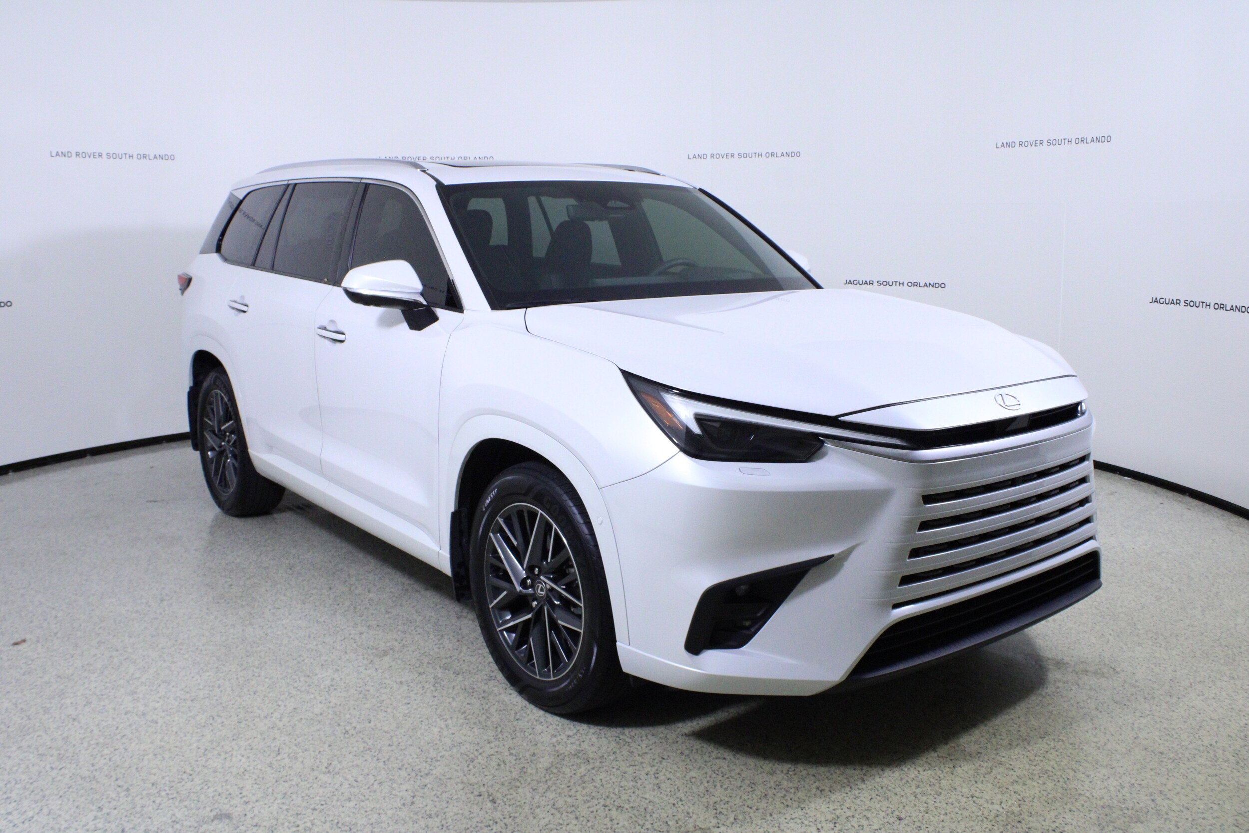 2024 Lexus TX Luxury photo 3