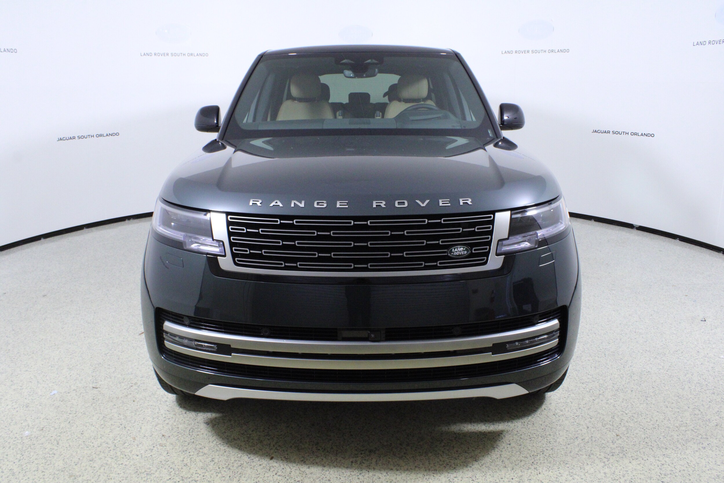2025 Land Rover Range Rover SE photo 2