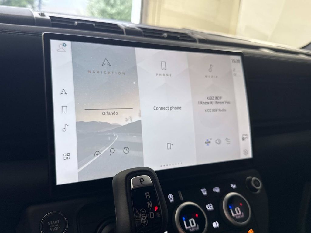 2026 Land Rover Defender X-Dynamic SE - Photo 23