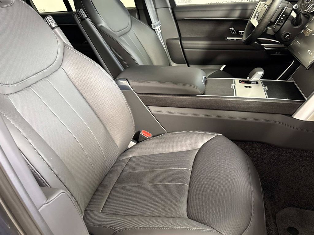 2026 Land Rover Range Rover SE - Photo 10