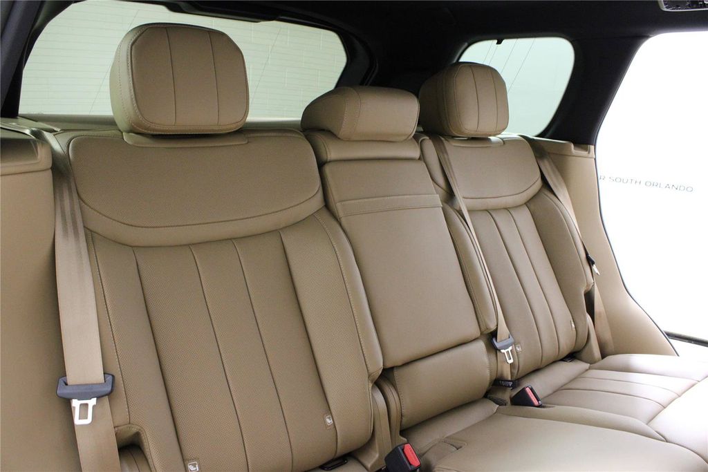 2026 Land Rover Range Rover SE - Photo 12