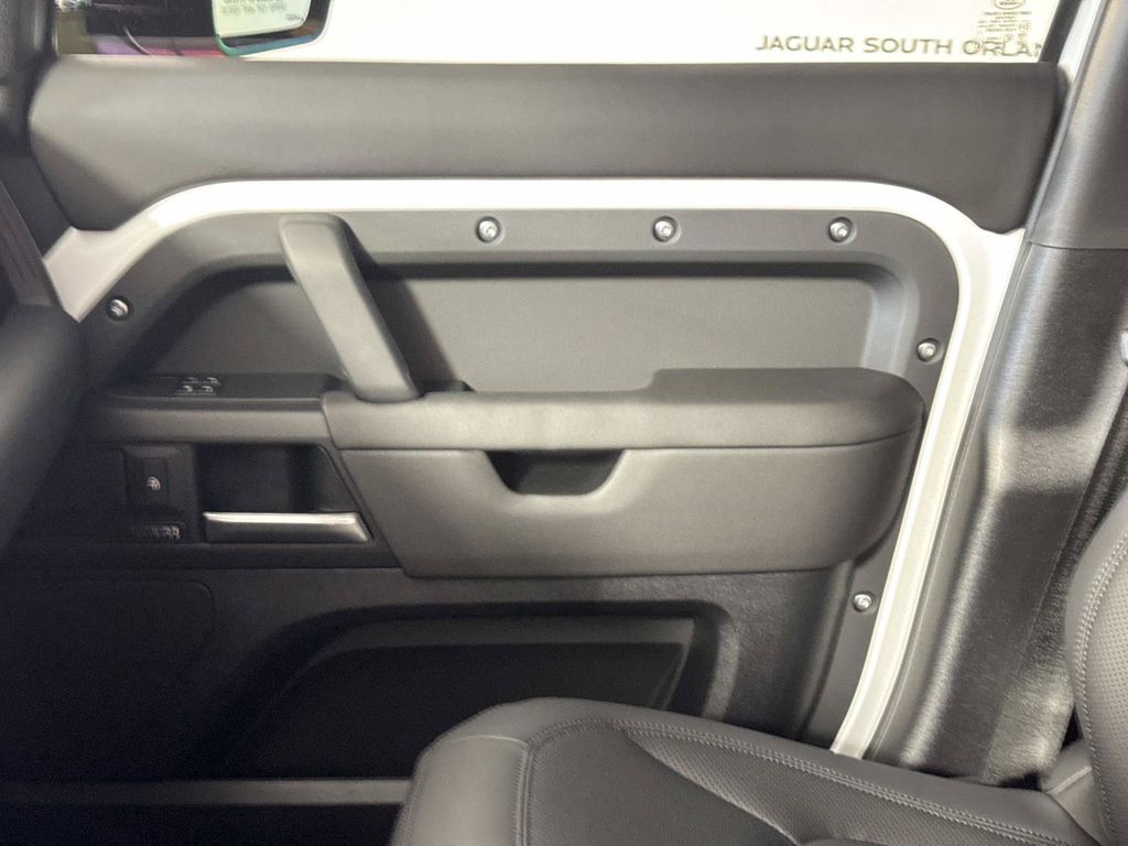 2026 Land Rover Defender X-Dynamic SE - Photo 22