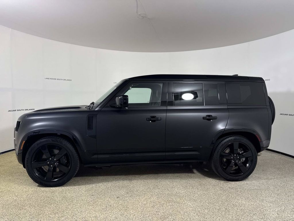 2026 Land Rover Defender X-Dynamic SE - Photo 2