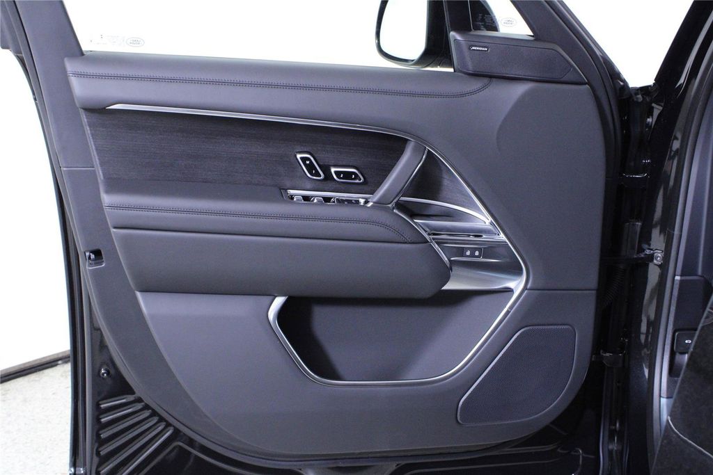 2026 Land Rover Range Rover SE - Photo 15