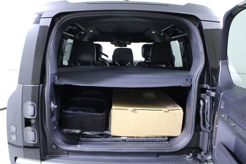 2026 Land Rover Defender S - Photo 9