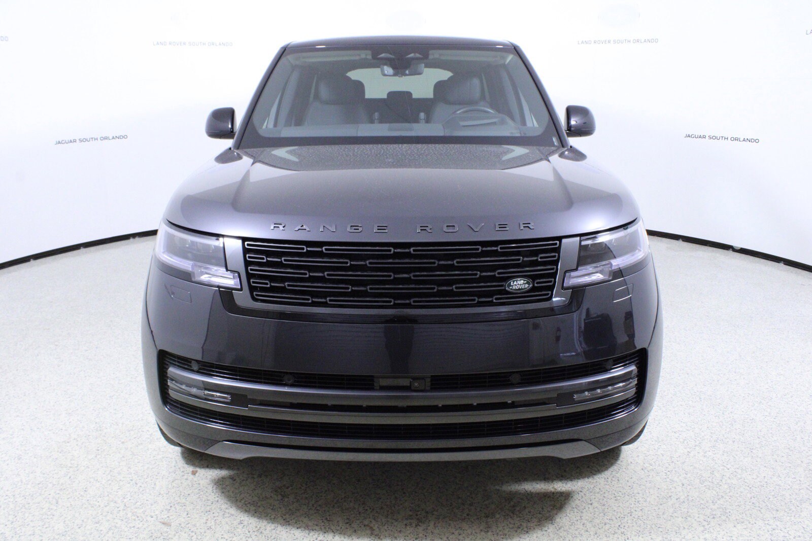 2025 Land Rover Range Rover SE photo 2
