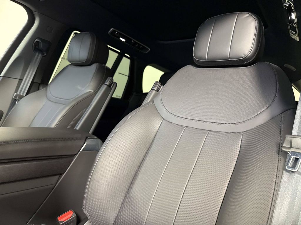 2026 Land Rover Range Rover SE - Photo 20