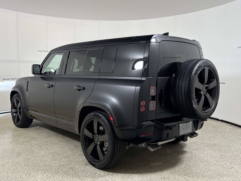 2026 Land Rover Defender X-Dynamic SE - Photo 3