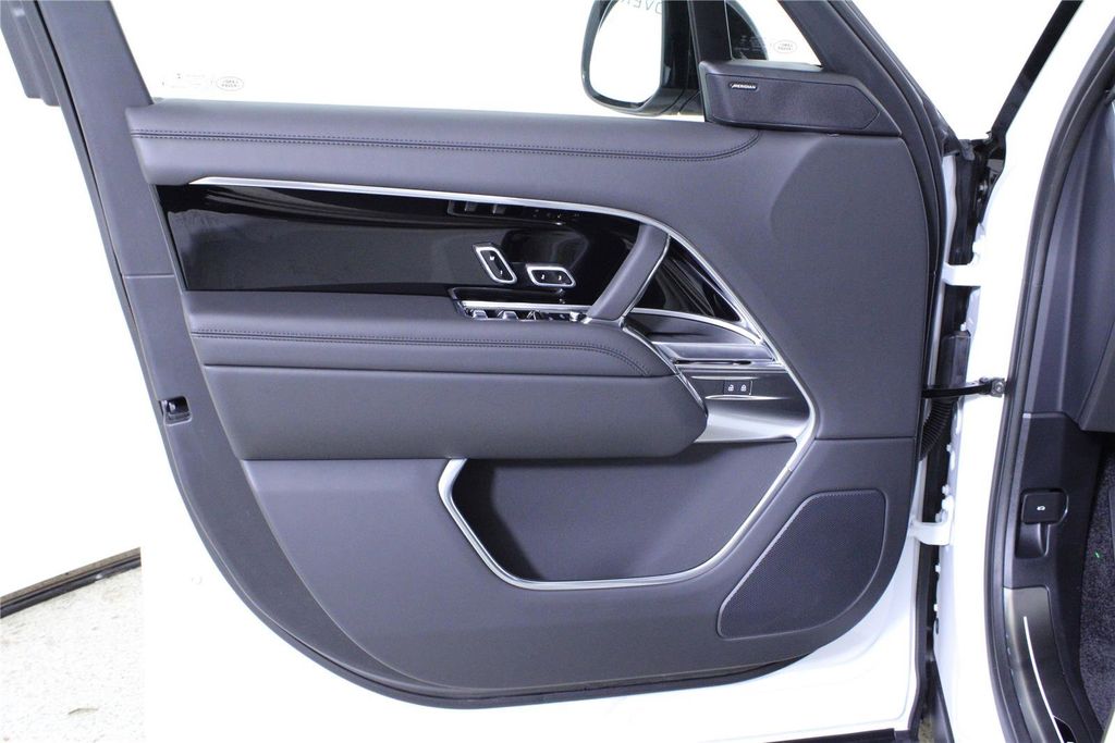 2026 Land Rover Range Rover SE - Photo 15