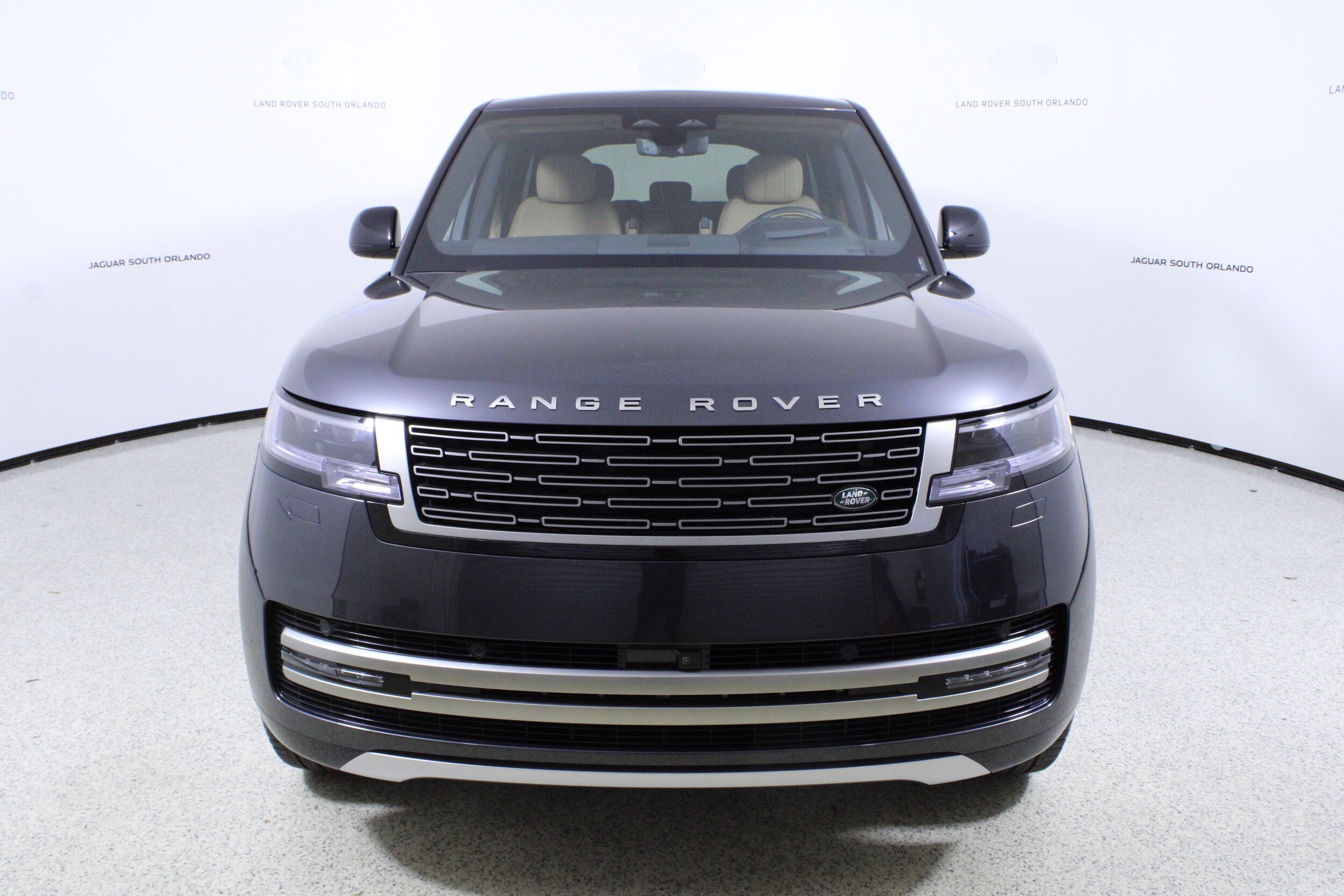 2025 Land Rover Range Rover SE photo 2