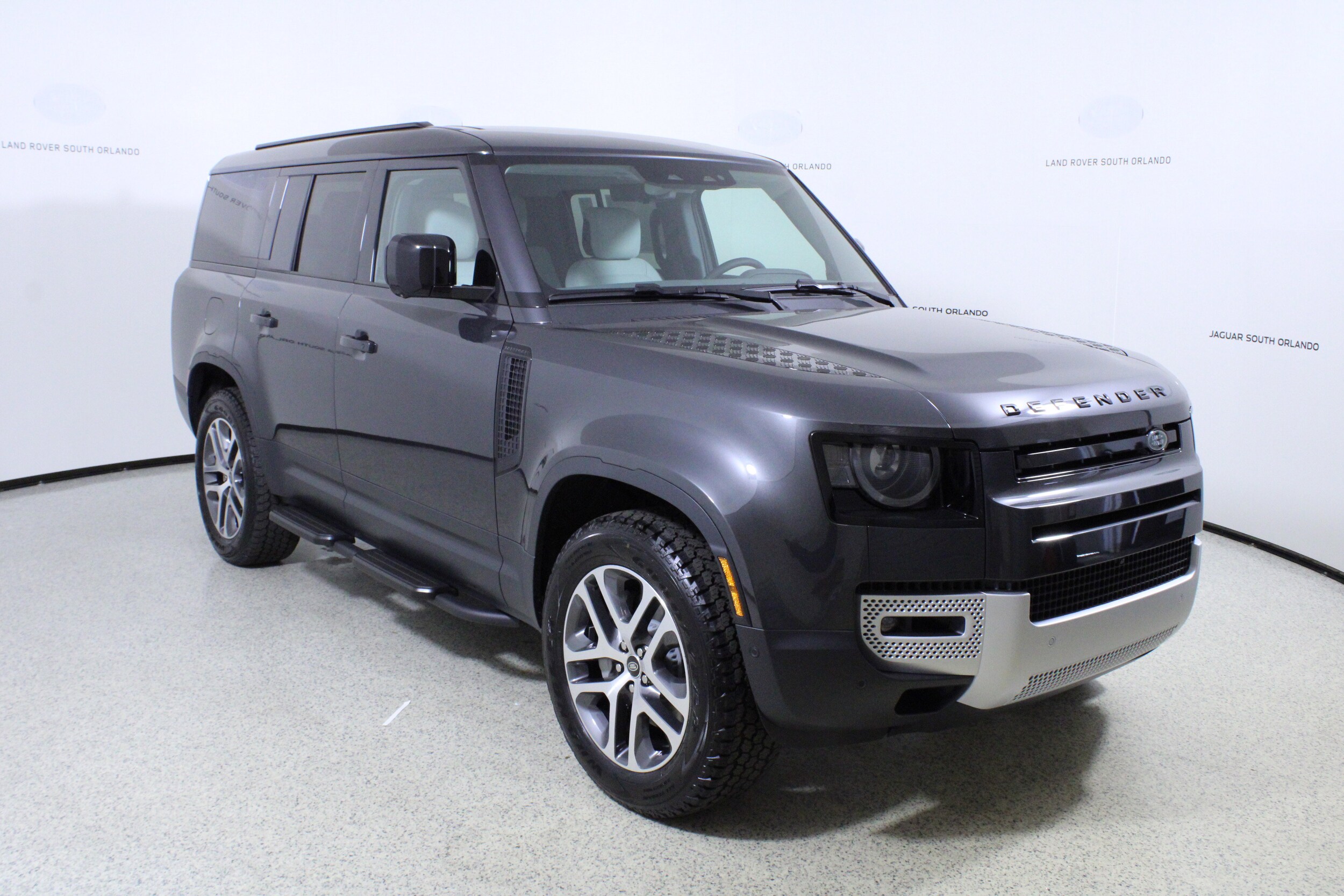 2025 Land Rover Defender 130 S photo 3