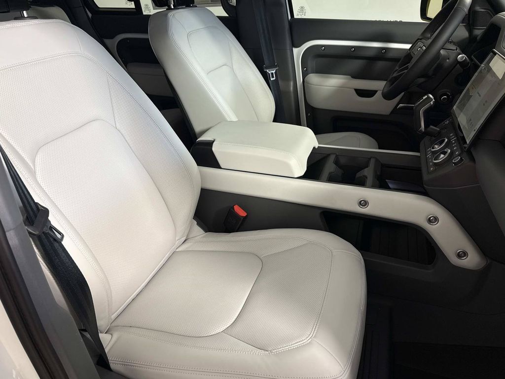 2026 Land Rover Defender X-Dynamic SE - Photo 17