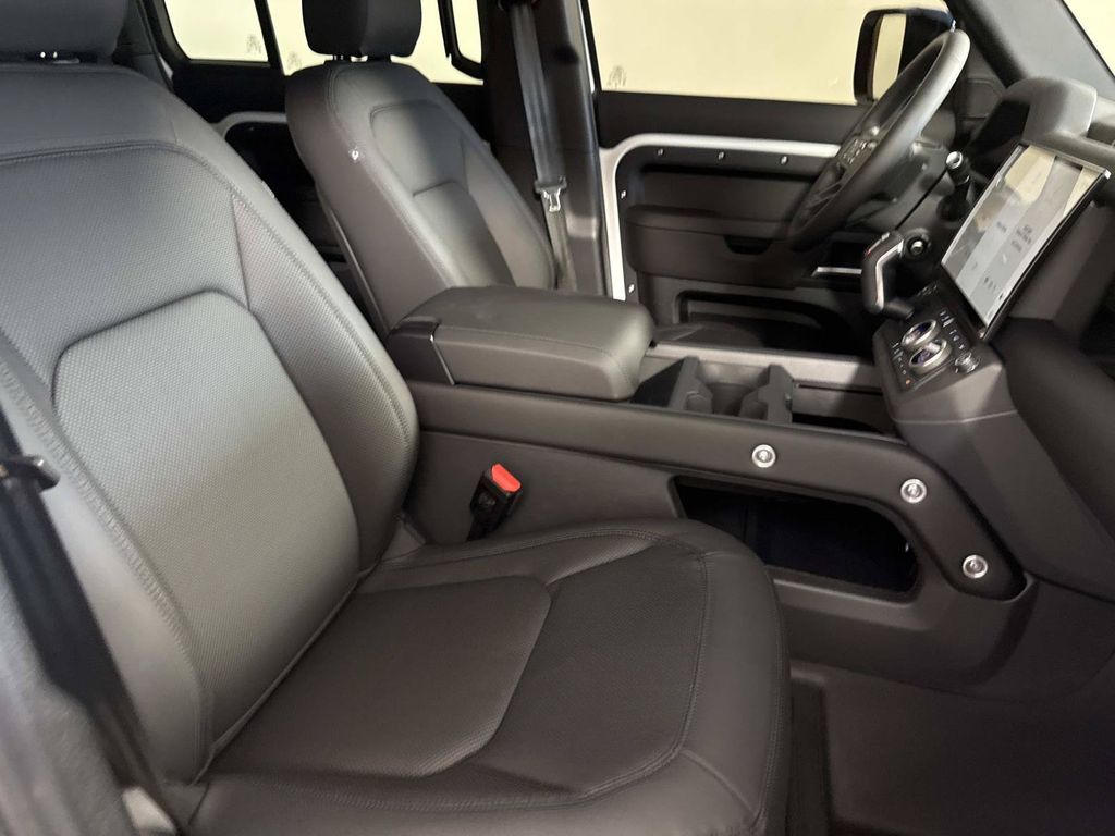 2026 Land Rover Defender X-Dynamic SE - Photo 10