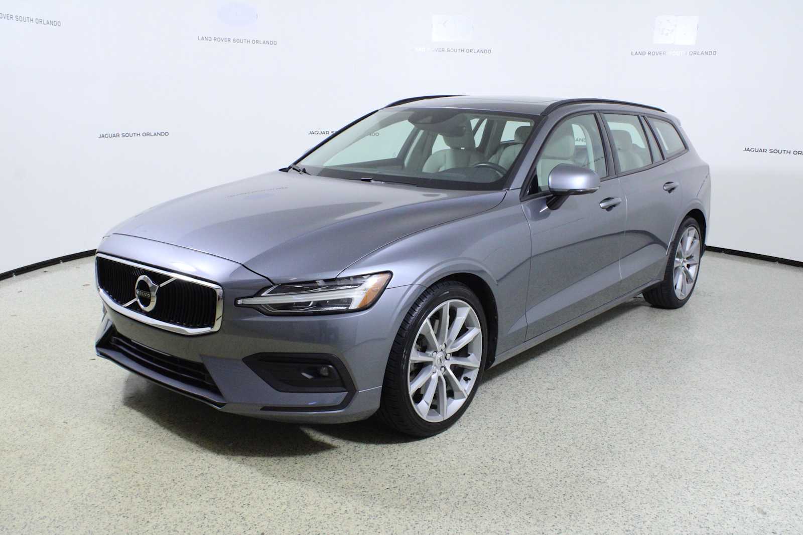 2021 Volvo V60 Momentum T5 photo 4