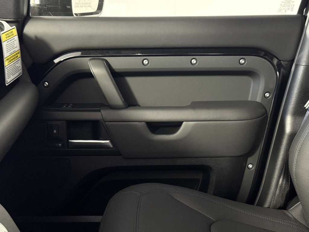 2026 Land Rover Defender X-Dynamic SE - Photo 22