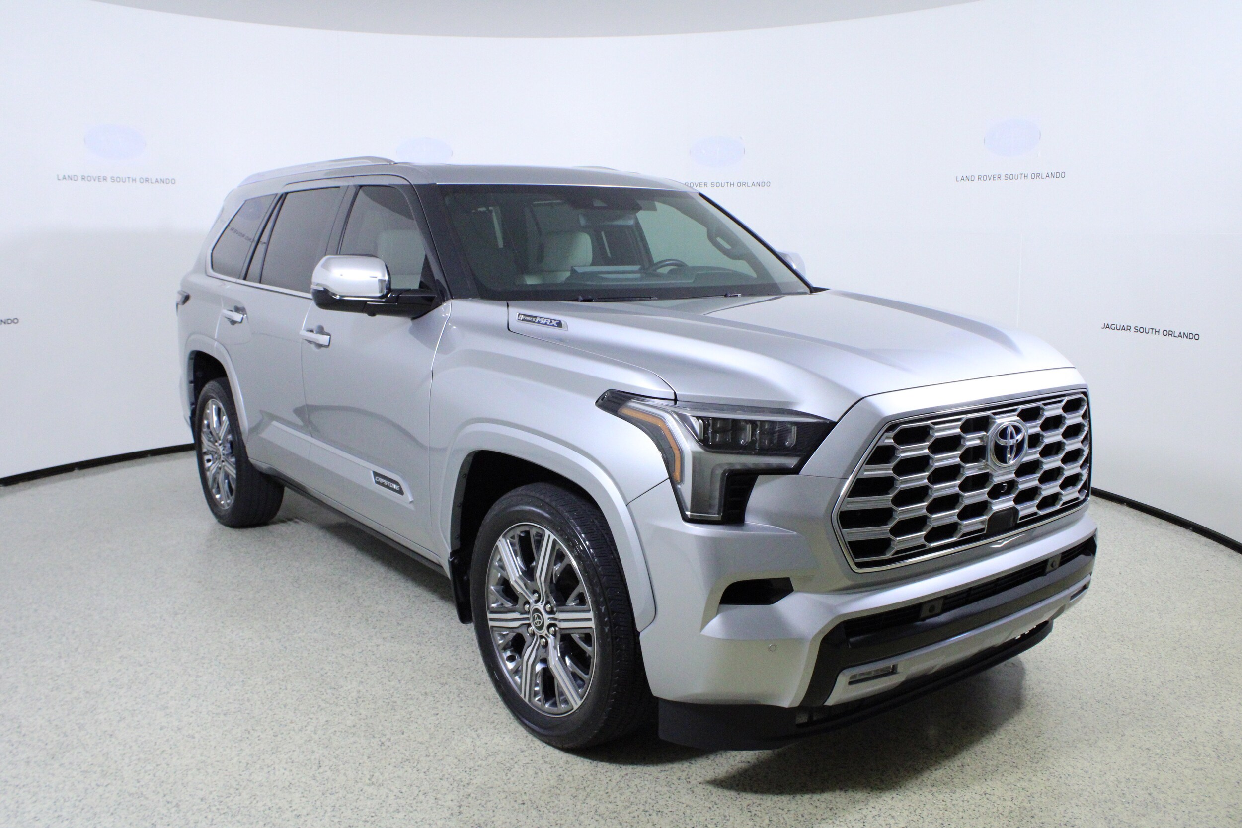 2023 Toyota Sequoia Platinum photo 3