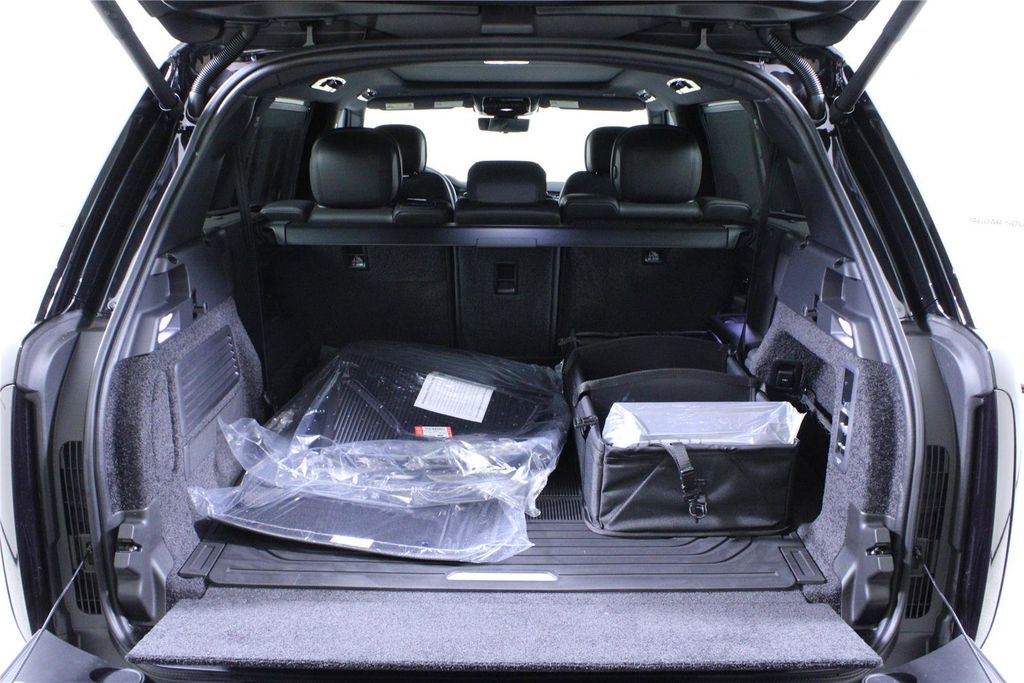2026 Land Rover Range Rover SE - Photo 9