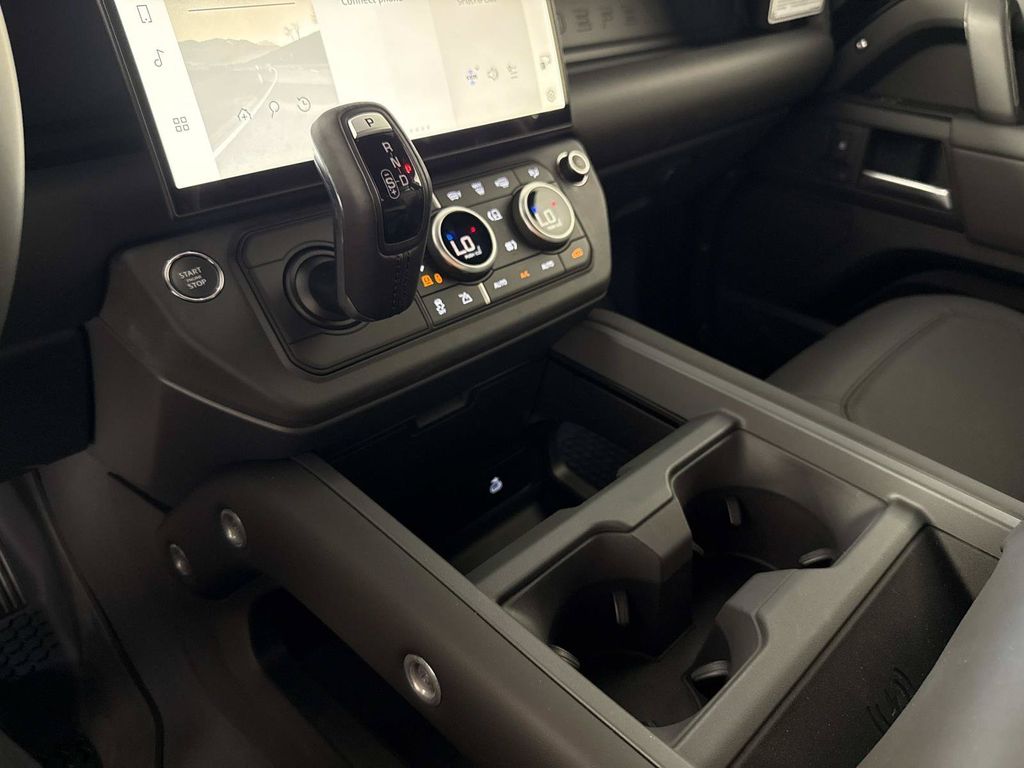 2026 Land Rover Defender X-Dynamic SE - Photo 27