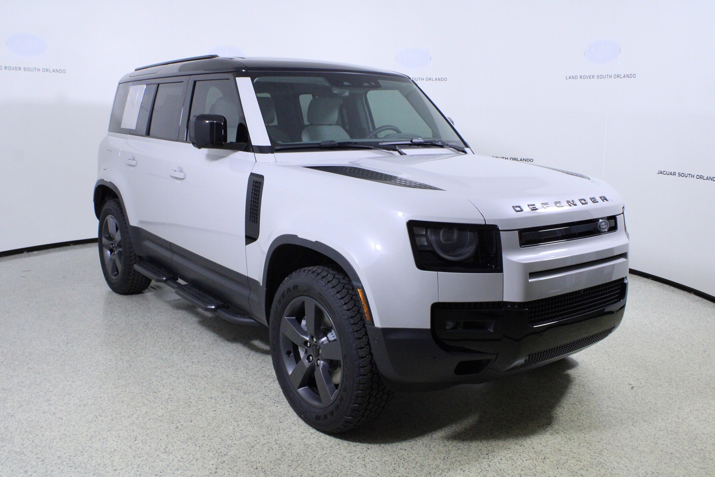 2026 Land Rover Defender 110 S photo 3