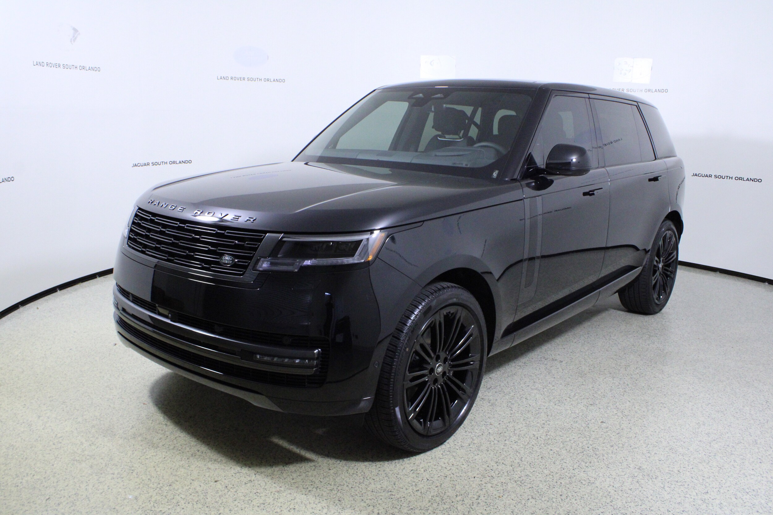 2025 Land Rover Range Rover SE photo 4