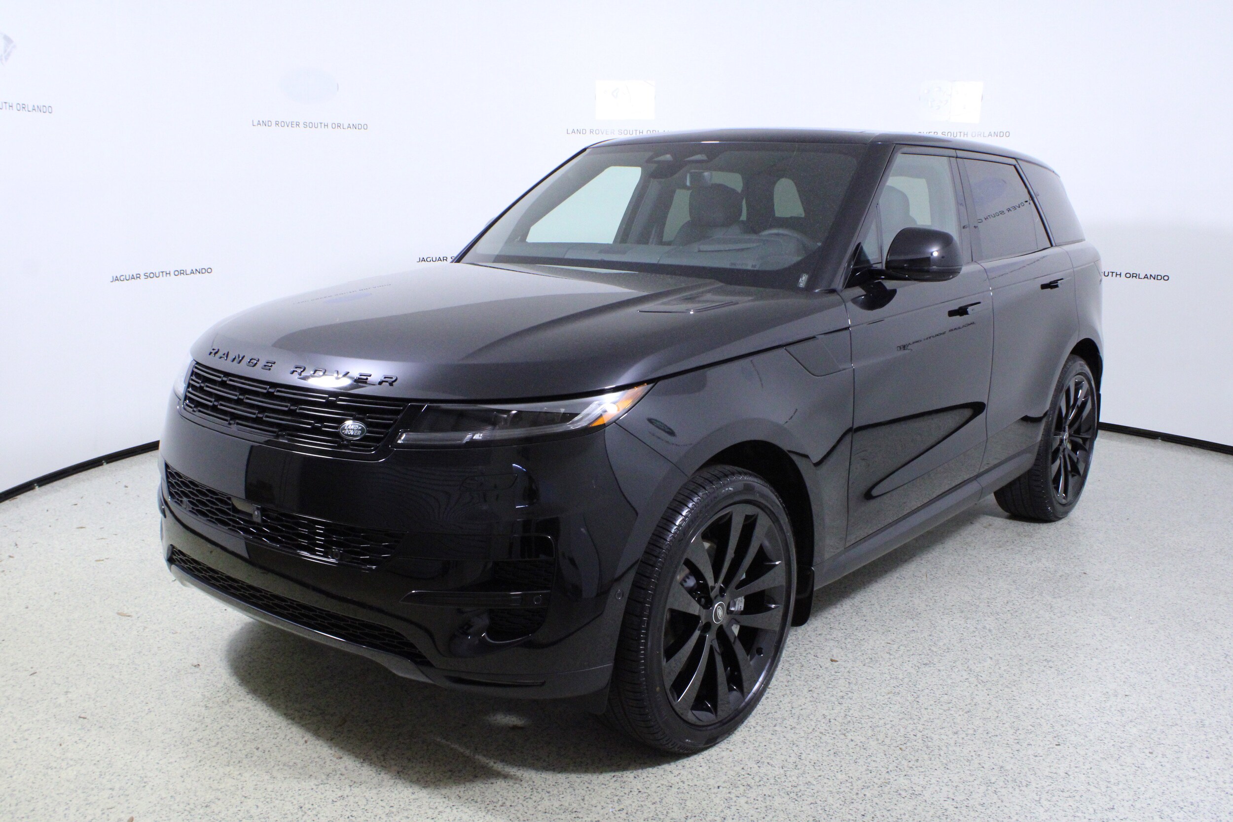 2025 Land Rover Range Rover Sport P360 SE photo 4