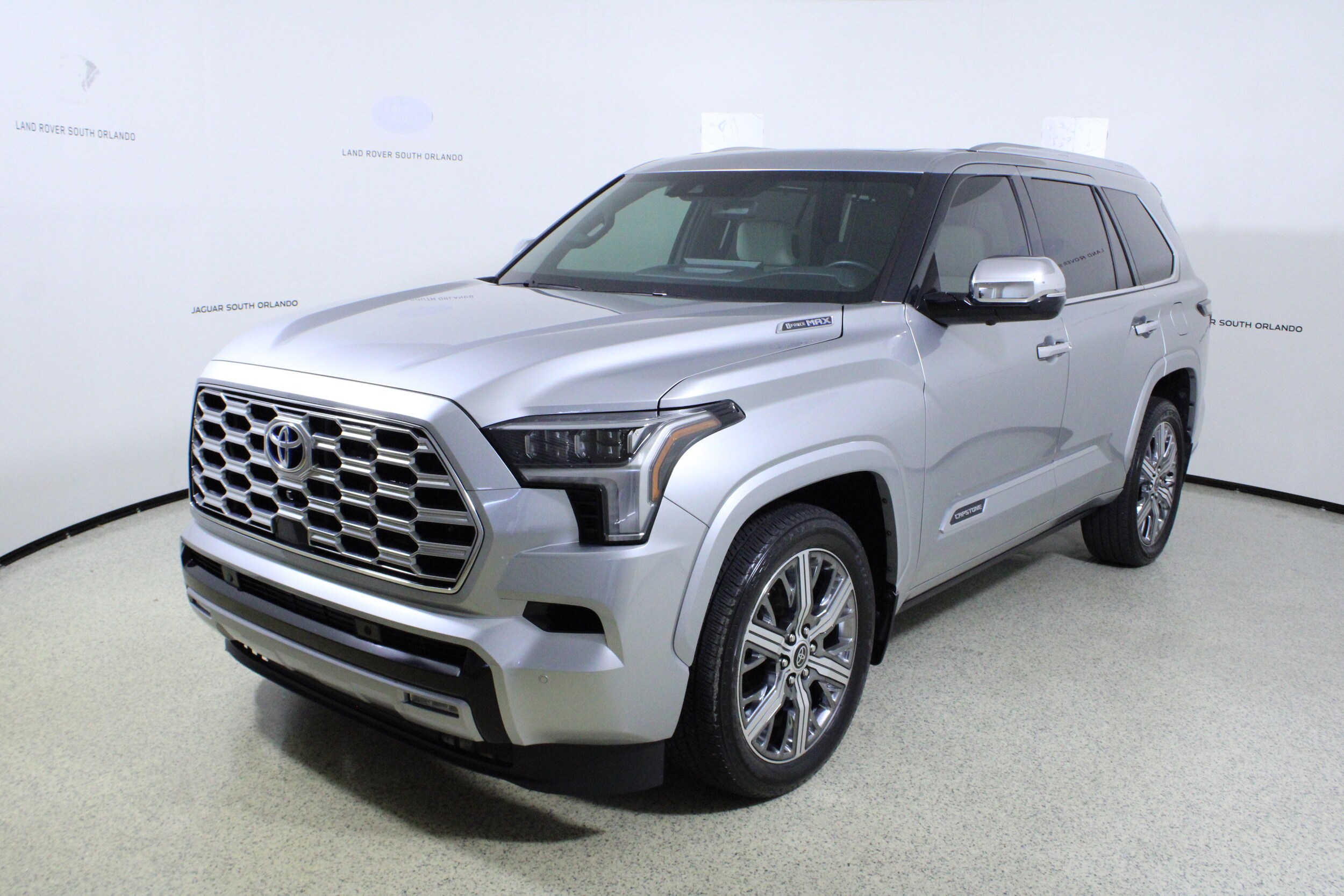 2023 Toyota Sequoia Platinum photo 4