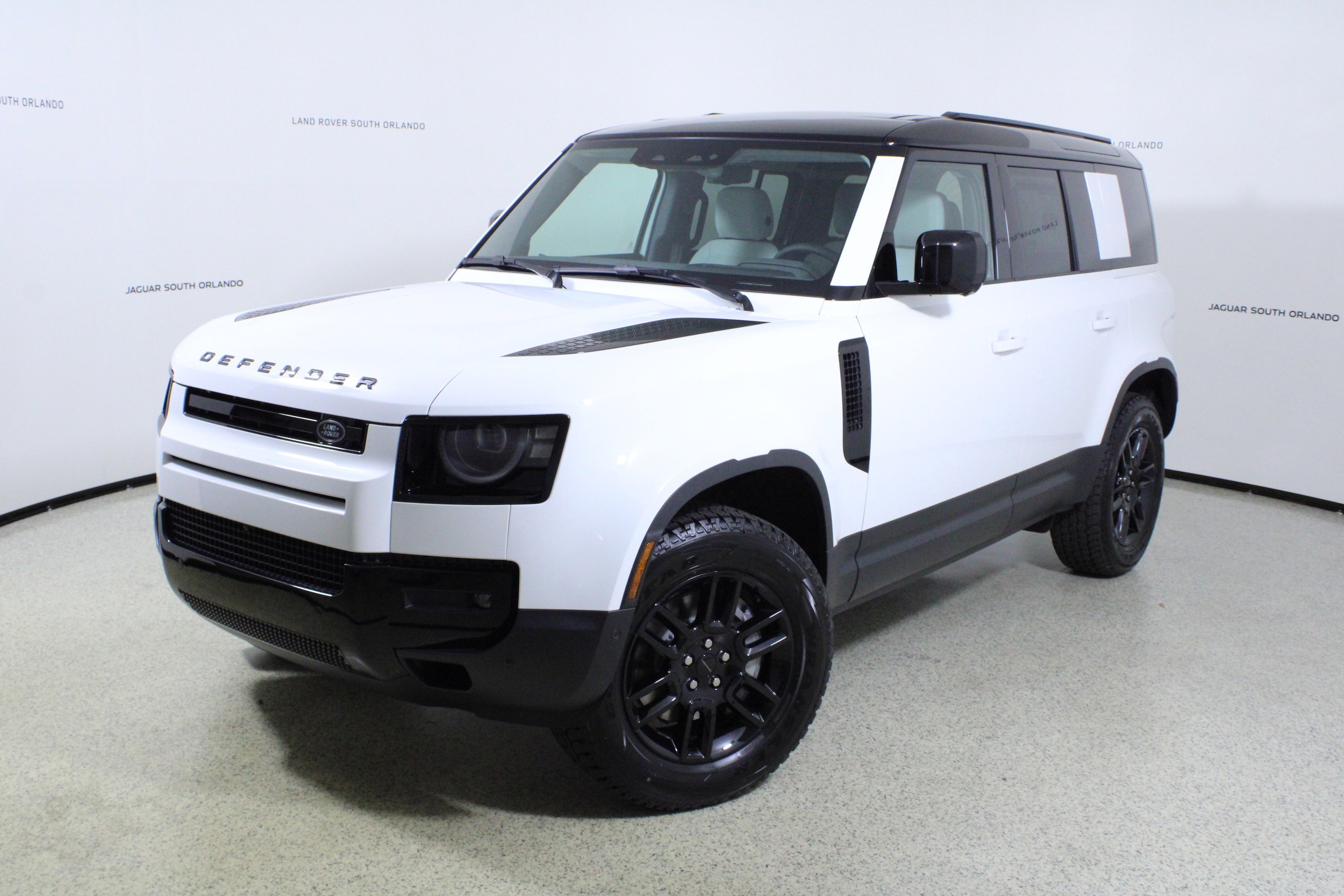 2026 Land Rover Defender S's photo