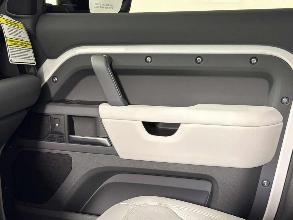 2026 Land Rover Defender X-Dynamic SE - Photo 30