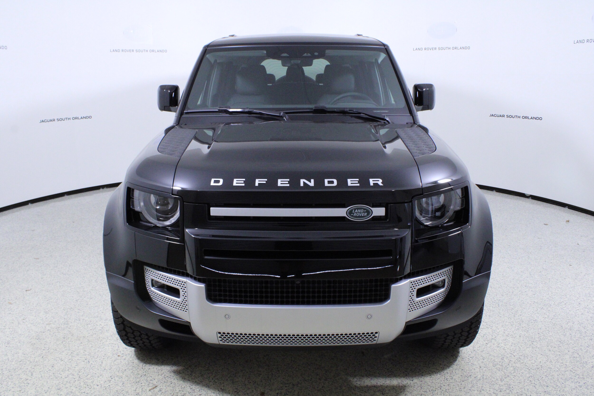 2025 Land Rover Defender 130 S photo 2