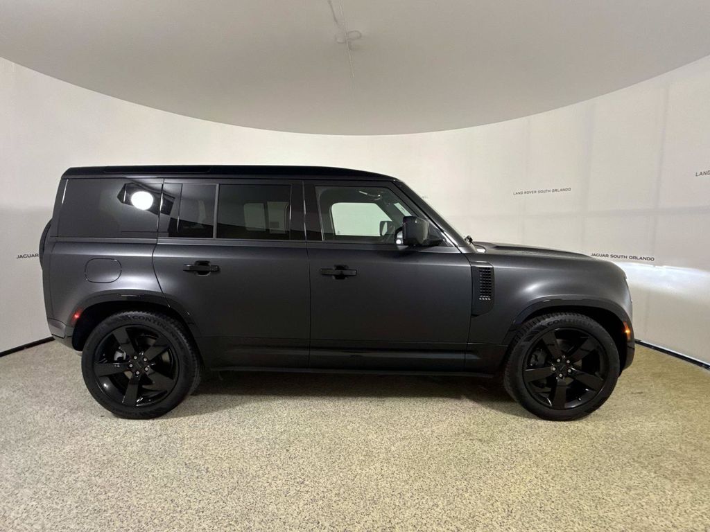 2026 Land Rover Defender X-Dynamic SE - Photo 6