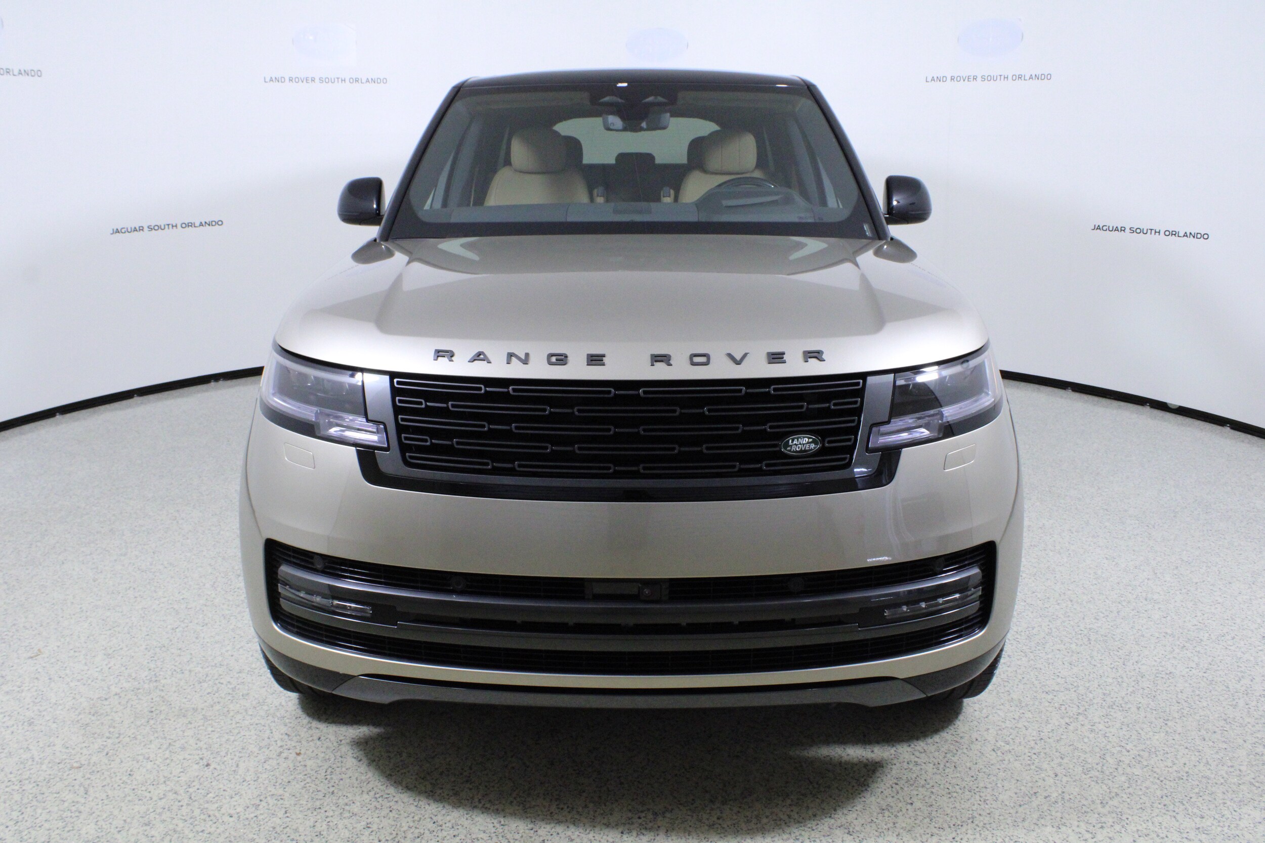 2025 Land Rover Range Rover SE photo 2