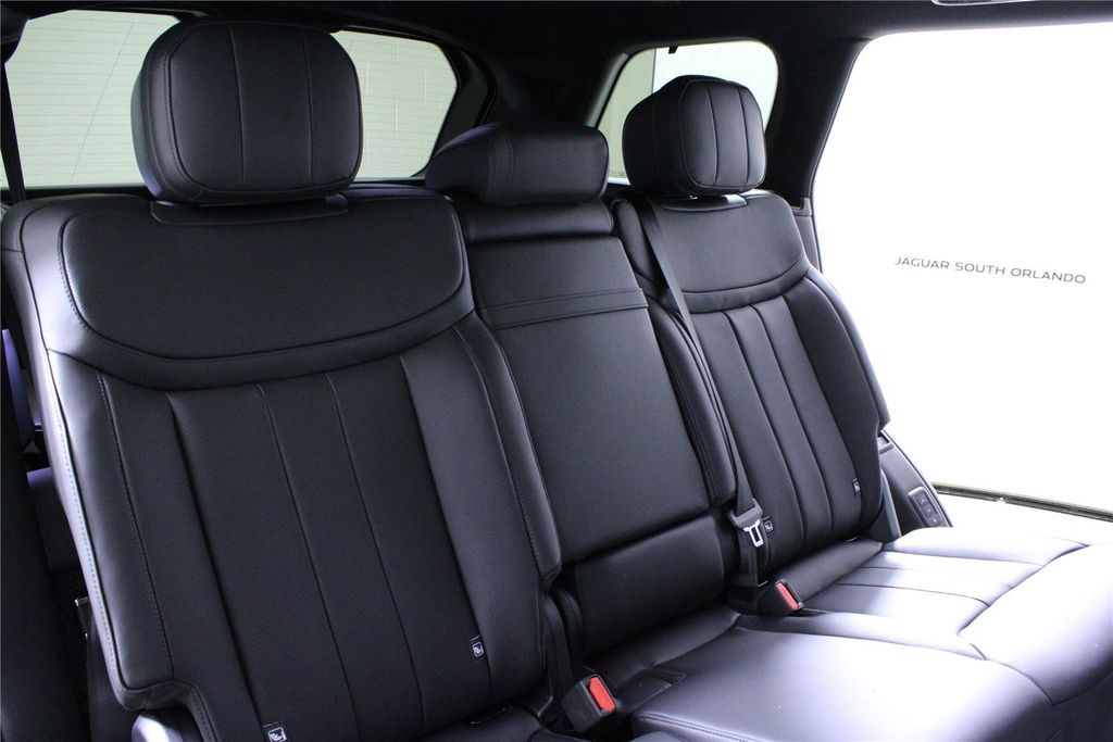 2026 Land Rover Range Rover SE - Photo 12