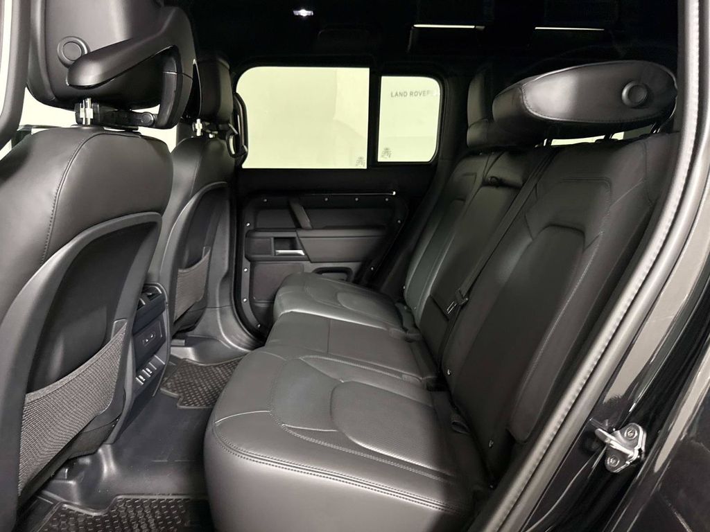 2026 Land Rover Defender X-Dynamic SE - Photo 13