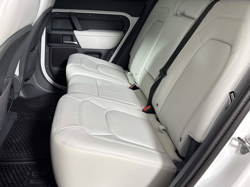 2026 Land Rover Defender X-Dynamic SE - Photo 20