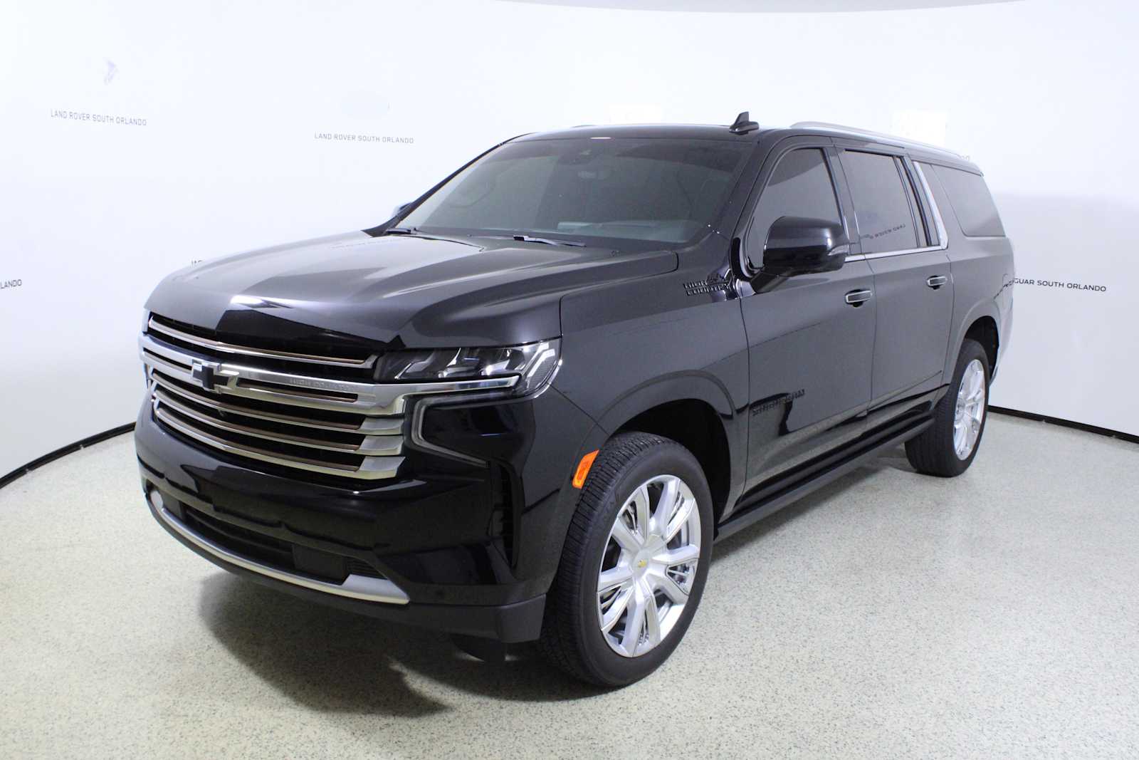 2024 Chevrolet Suburban High Country photo 2